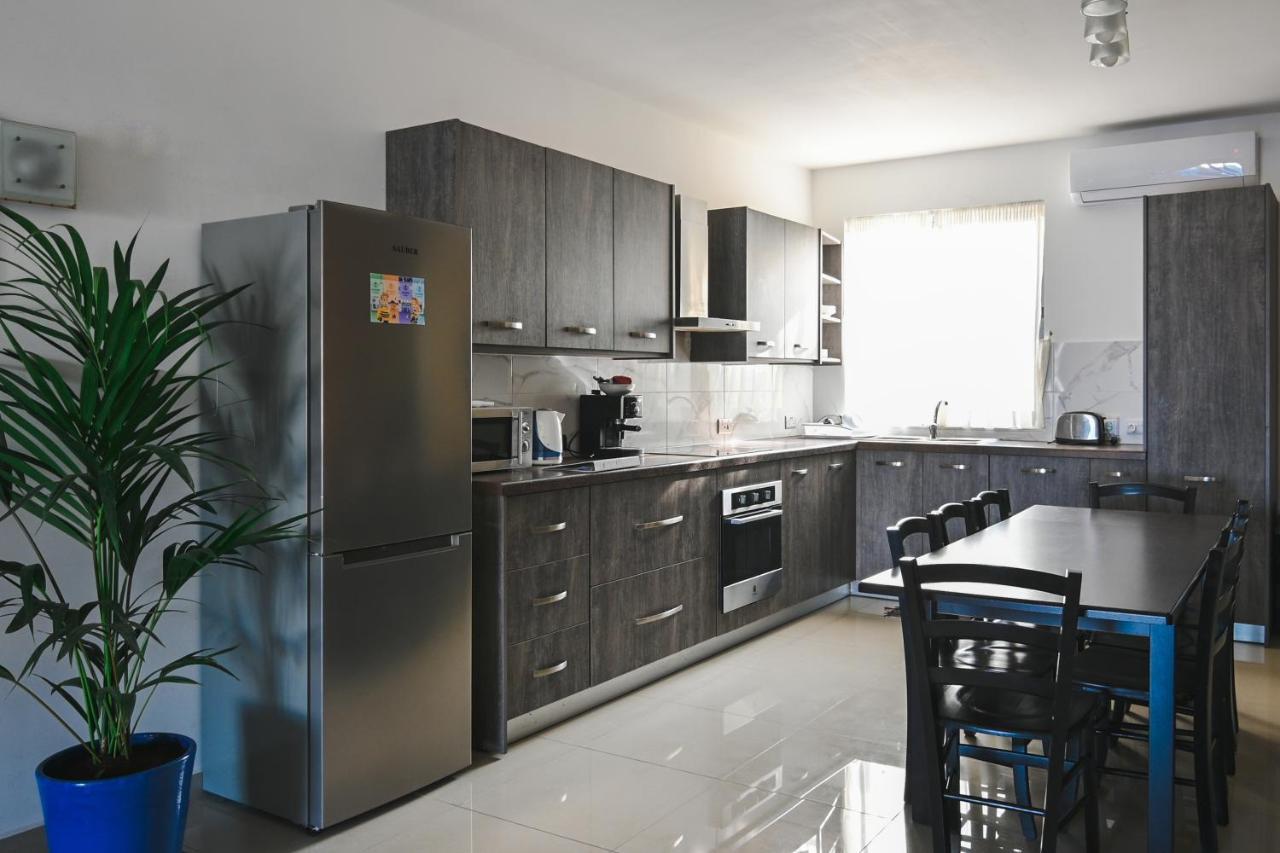 Anici Crt Penthouse 4 - With Private Rooftop Pool Виктория Экстерьер фото